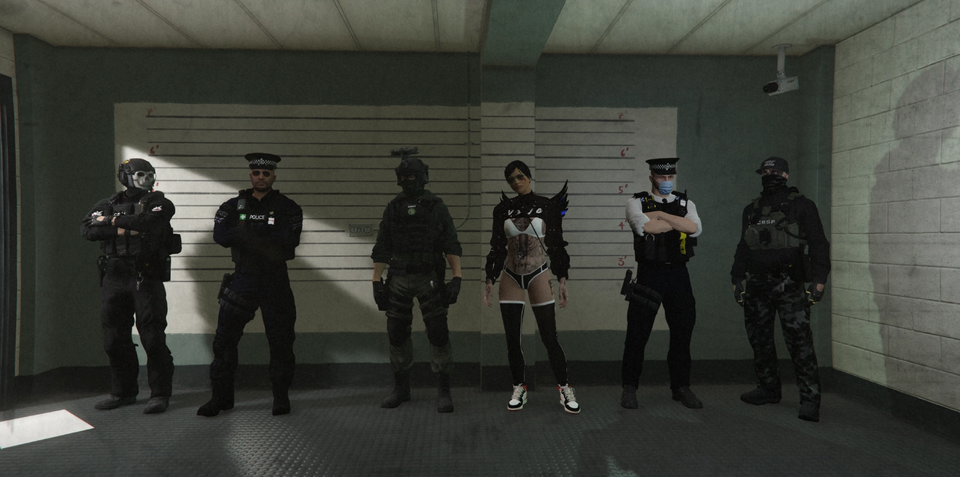 Multiple crew showing their outfit (CBSP, V3NO, MET, SWAT)